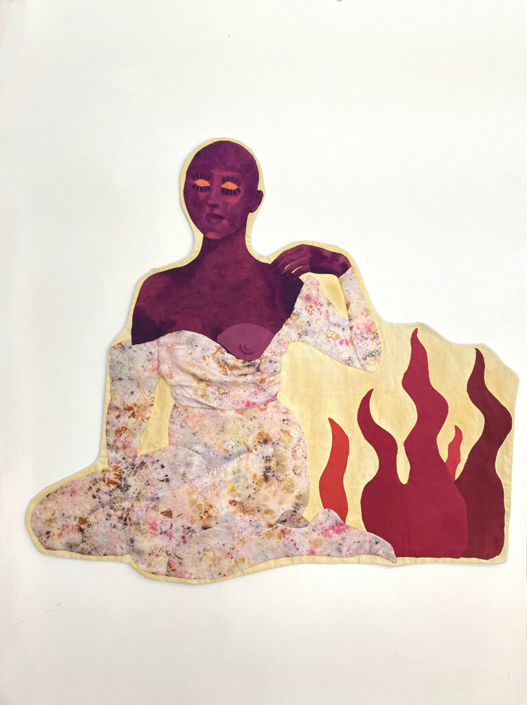 Artiste textile femme corps feu rouge puissance tissu teinture naturelle